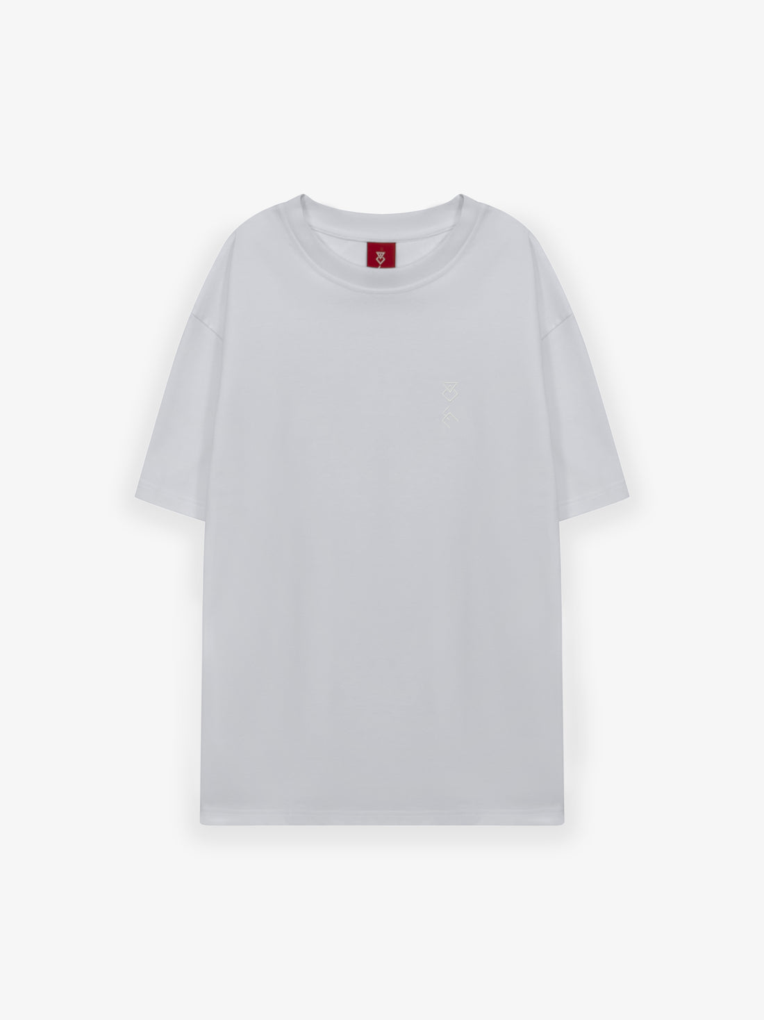 oversizes white T-shirt