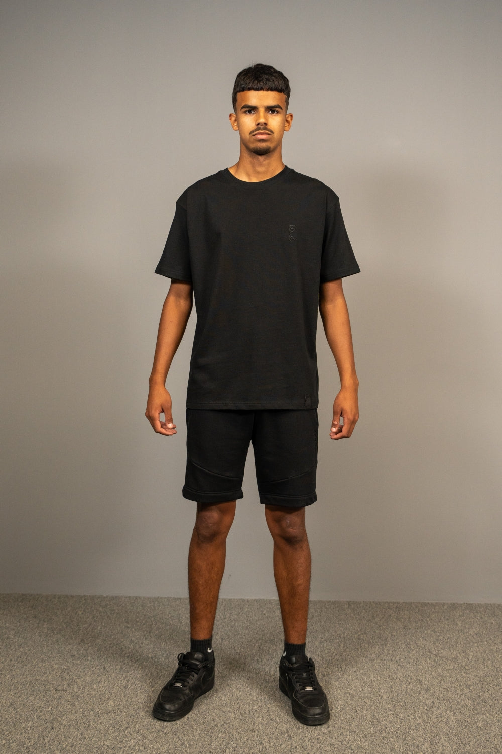 unisex oversizes black T-shirt